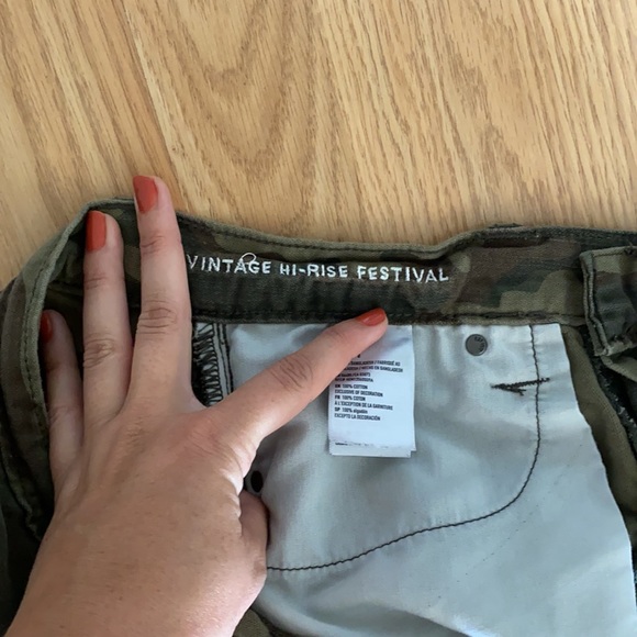 American Eagle size 4 camo shorts. Hi rise - Picture 4 of 4